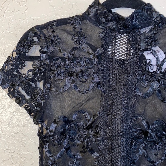 Festival Lace Crop top - Picture 2 of 9